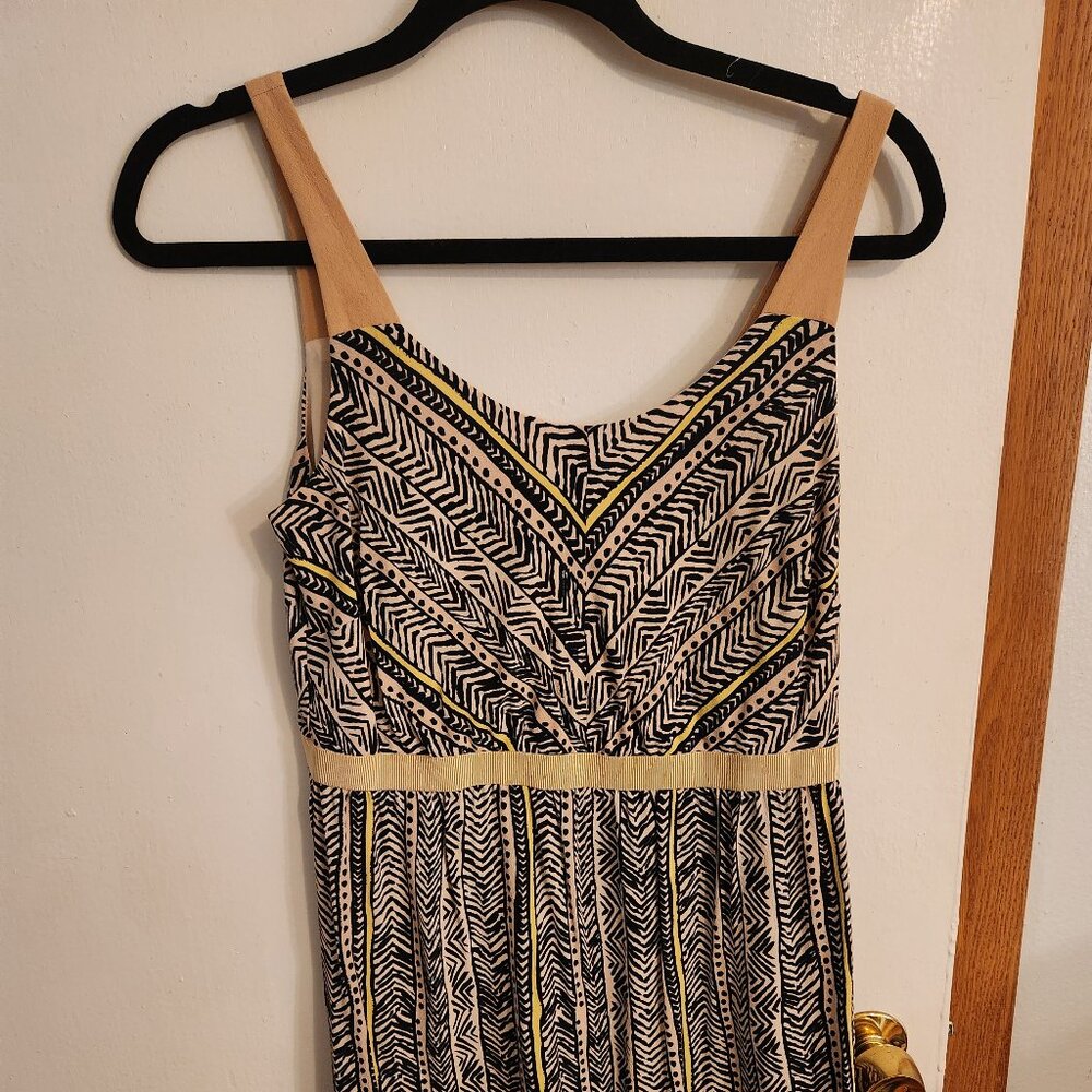 Party dress. Geometric black/white.